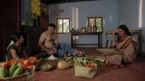 Family preparing Onam sadya