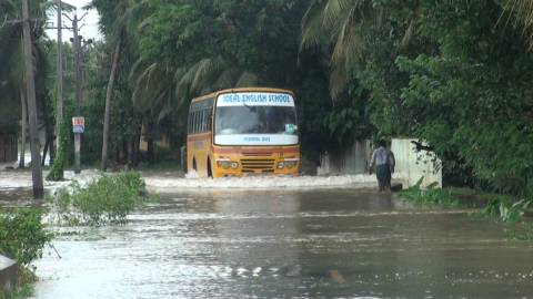 Bus passing through the flooded lanes in Kerala