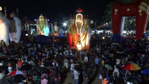 Kettukazhcha at Ochira Parabrahma Temple