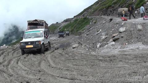 Off Road driving on Leh-Manali highway