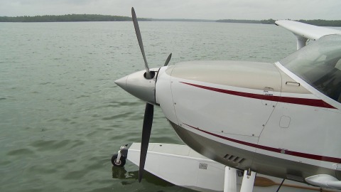 Seaplane oscillates in the wind