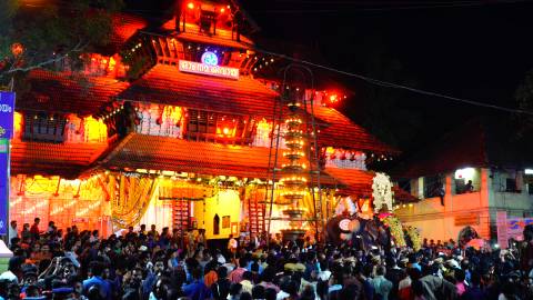 Vadakkumnathan temple at night, Thrissur
