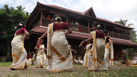 Women in traditional attire performing Thiruvathirakali